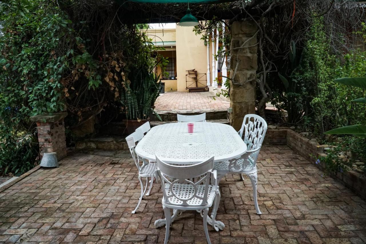 Outentique Accommodation Oudtshoorn Buitenkant foto