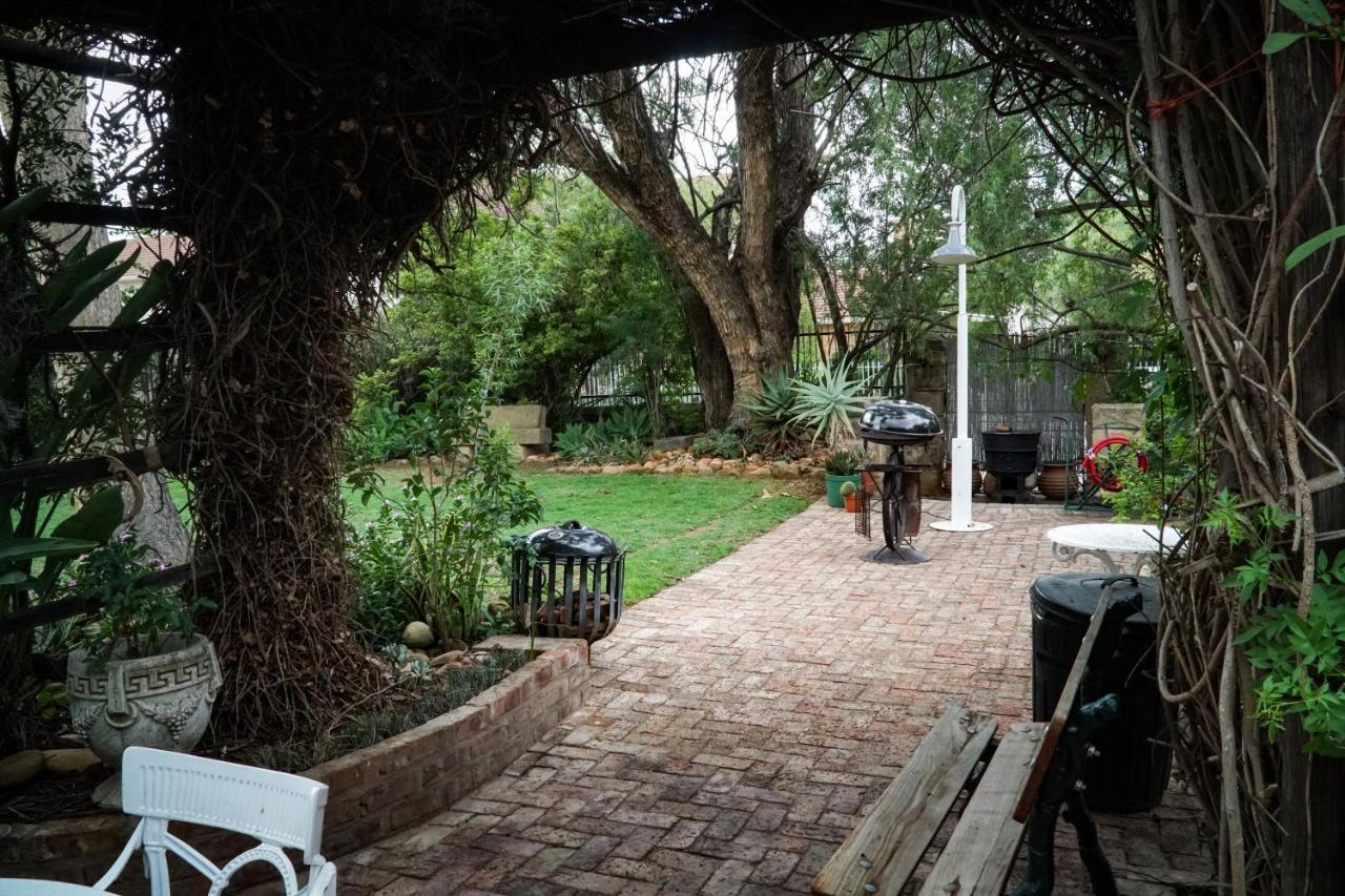 Outentique Accommodation Oudtshoorn Buitenkant foto